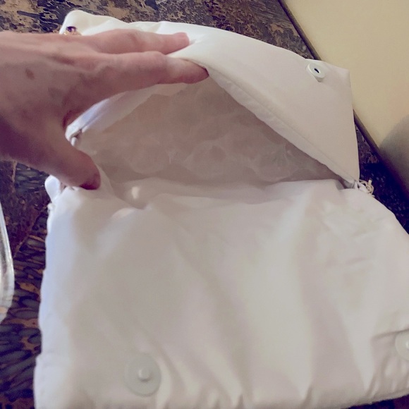 Live In Style Quilted Shoulder Bag - Picture 4 of 8